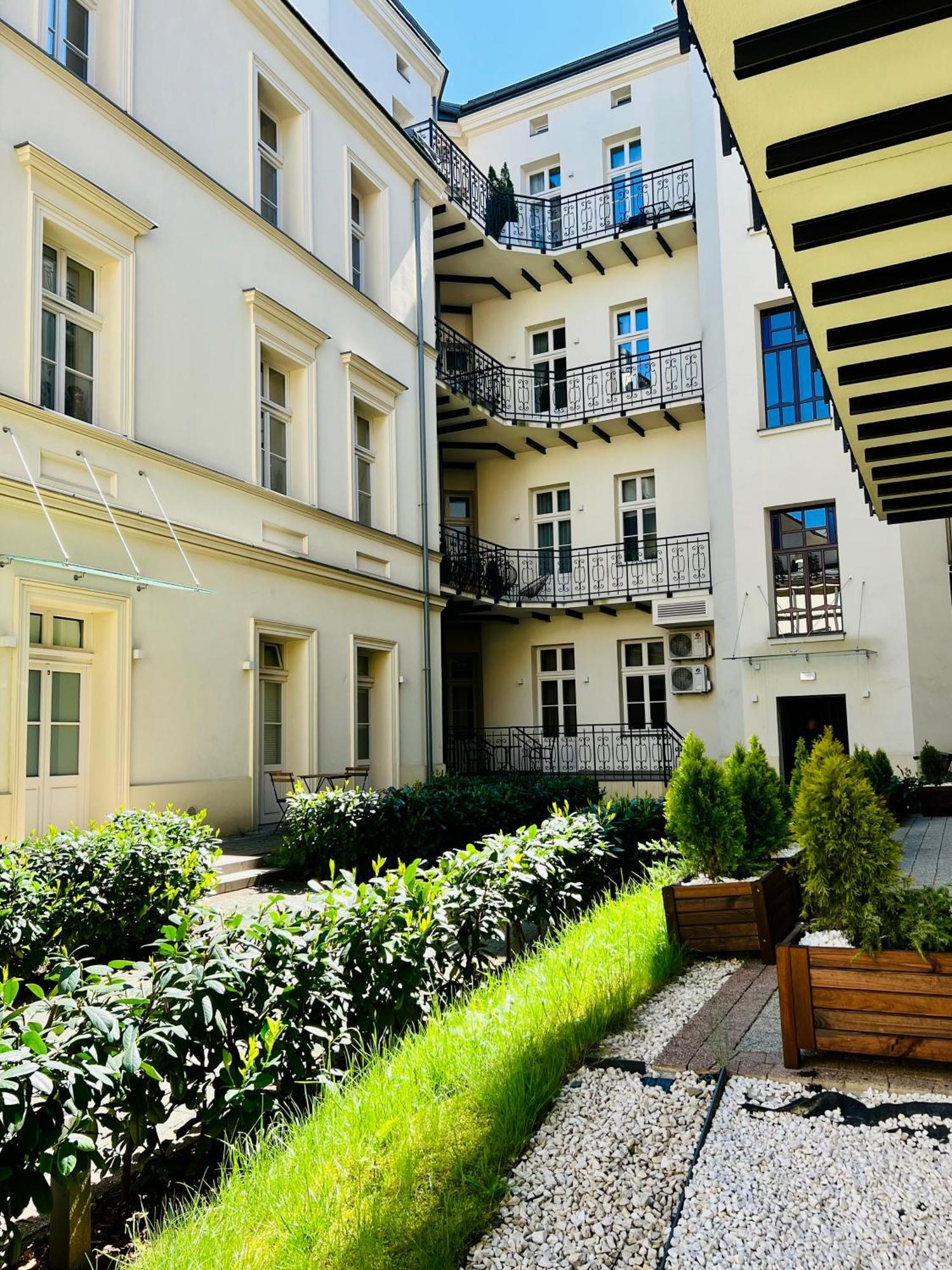 Atrium - Old Town Luxury Apartments - By Upstairs Krakkó Kültér fotó